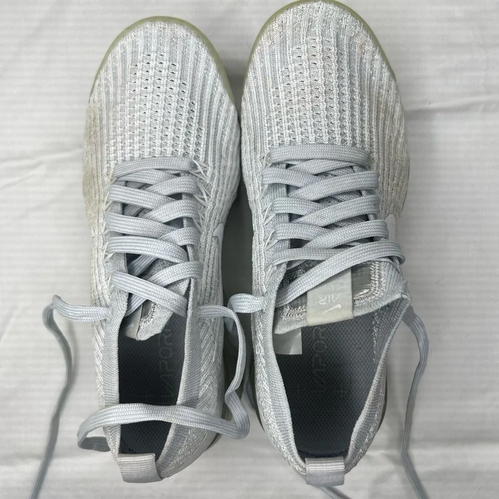 Womens Nike Air Vapor Max. White. Size 6.